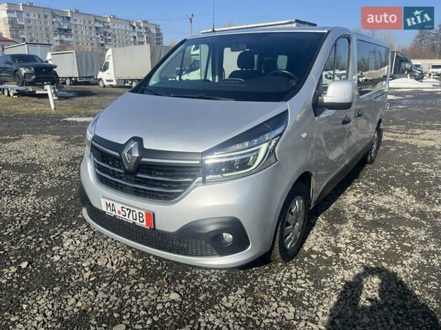 Сірий Рено Трафік, об'ємом двигуна 2 л та пробігом 233 тис. км за 23800 $, фото 1 на Automoto.ua