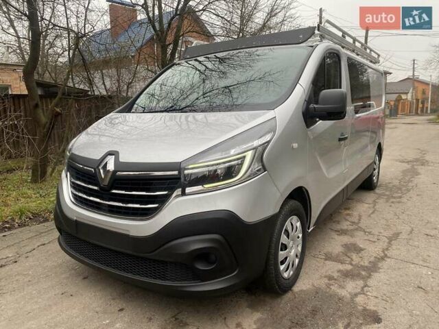 Серый Рено Трафик, объемом двигателя 2 л и пробегом 210 тыс. км за 21700 $, фото 1 на Automoto.ua