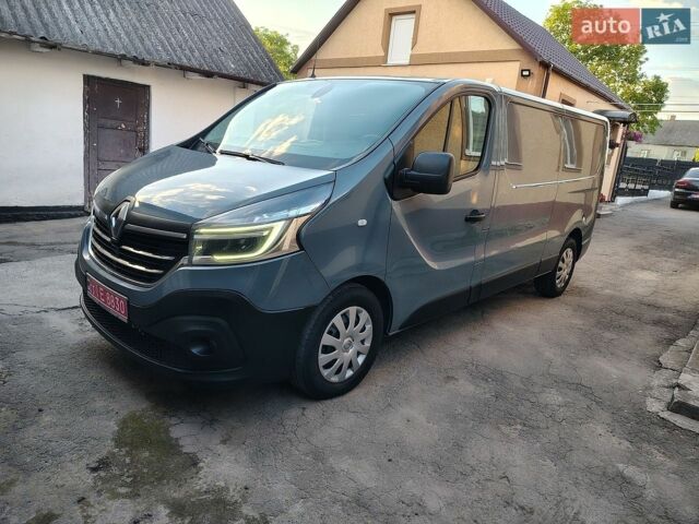 Серый Рено Трафик, объемом двигателя 2 л и пробегом 228 тыс. км за 17500 $, фото 1 на Automoto.ua