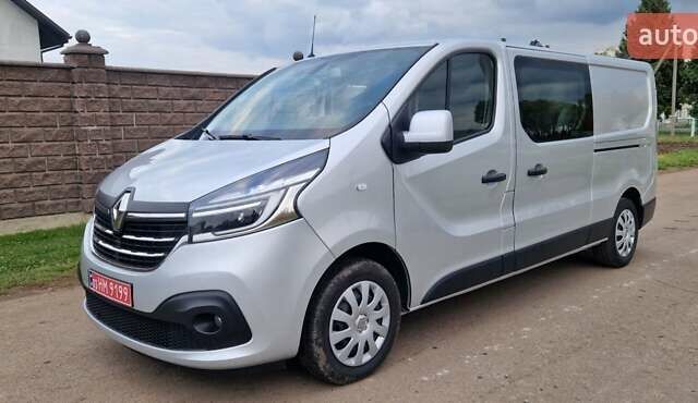 Серый Рено Трафик, объемом двигателя 2 л и пробегом 204 тыс. км за 24300 $, фото 1 на Automoto.ua