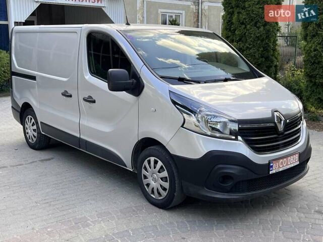 Серый Рено Трафик, объемом двигателя 2 л и пробегом 170 тыс. км за 17999 $, фото 1 на Automoto.ua