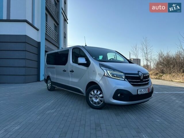 Серый Рено Трафик, объемом двигателя 2 л и пробегом 233 тыс. км за 22199 $, фото 1 на Automoto.ua