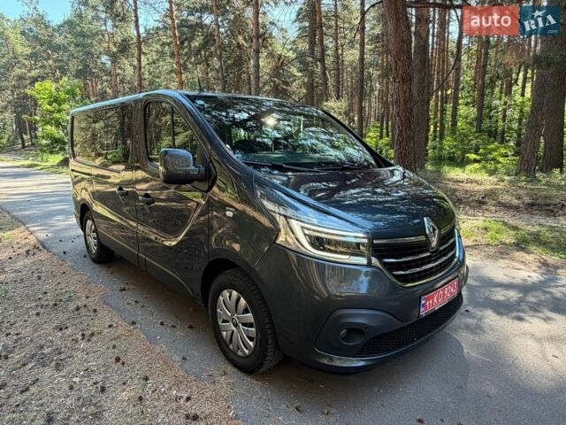 Серый Рено Трафик, объемом двигателя 2 л и пробегом 244 тыс. км за 23800 $, фото 1 на Automoto.ua