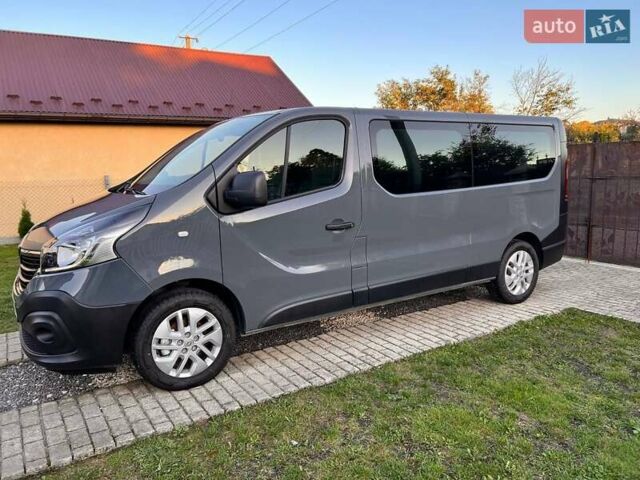 Серый Рено Трафик, объемом двигателя 2 л и пробегом 87 тыс. км за 25950 $, фото 1 на Automoto.ua