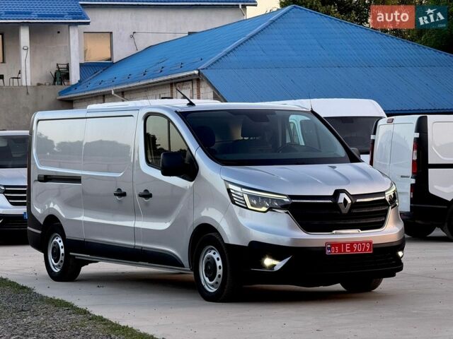 Серый Рено Трафик, объемом двигателя 2 л и пробегом 125 тыс. км за 24999 $, фото 1 на Automoto.ua
