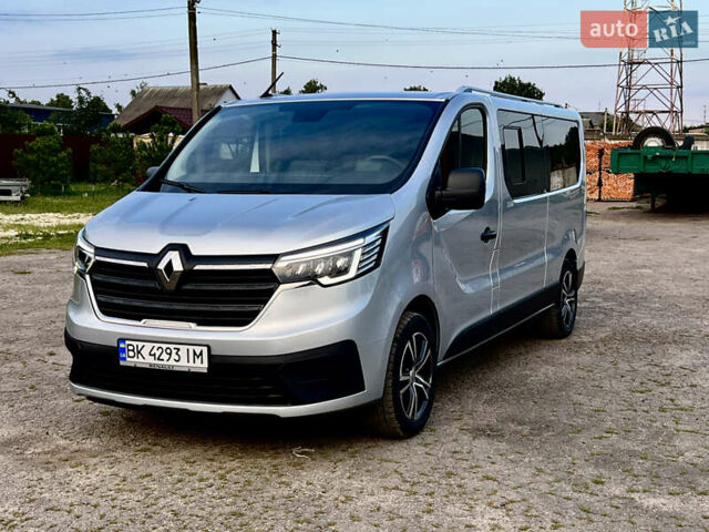 Сірий Рено Трафік, об'ємом двигуна 2 л та пробігом 18 тис. км за 30500 $, фото 1 на Automoto.ua