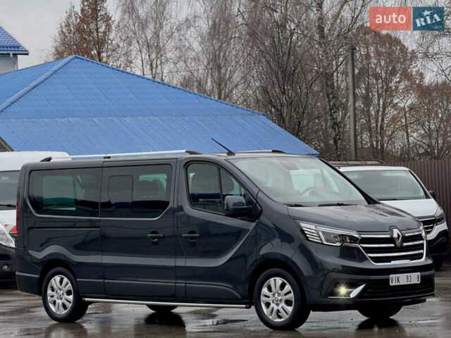 Серый Рено Трафик, объемом двигателя 2 л и пробегом 107 тыс. км за 35999 $, фото 1 на Automoto.ua