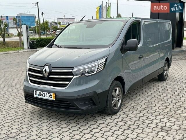 Серый Рено Трафик, объемом двигателя 2 л и пробегом 79 тыс. км за 25497 $, фото 1 на Automoto.ua