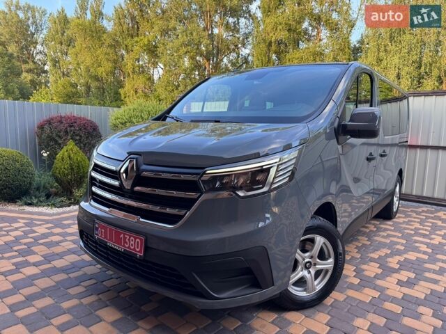 Серый Рено Трафик, объемом двигателя 2 л и пробегом 60 тыс. км за 33700 $, фото 1 на Automoto.ua