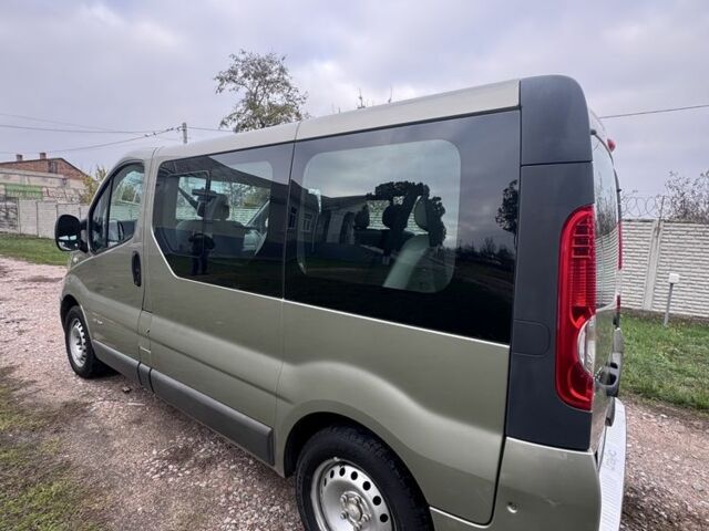 Серый Рено Трафик, объемом двигателя 2.5 л и пробегом 130 тыс. км за 13100 $, фото 1 на Automoto.ua