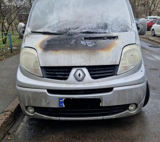 Серый Рено Трафик, объемом двигателя 0 л и пробегом 260 тыс. км за 3904 $, фото 1 на Automoto.ua
