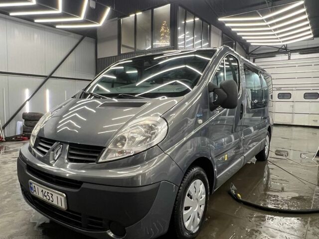 Серый Рено Трафик, объемом двигателя 2 л и пробегом 240 тыс. км за 13000 $, фото 1 на Automoto.ua