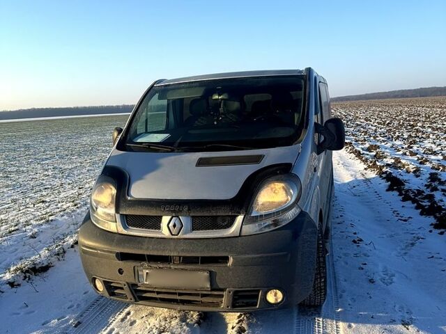 Серый Рено Трафик, объемом двигателя 2.5 л и пробегом 360 тыс. км за 8000 $, фото 1 на Automoto.ua
