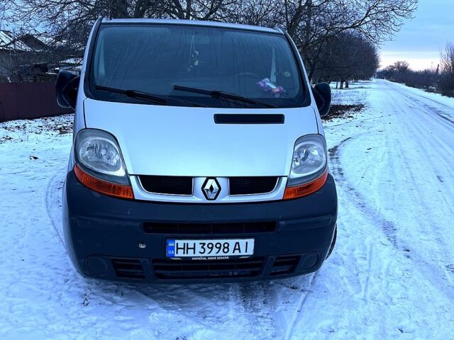 Серый Рено Трафик, объемом двигателя 2.5 л и пробегом 400 тыс. км за 6200 $, фото 1 на Automoto.ua