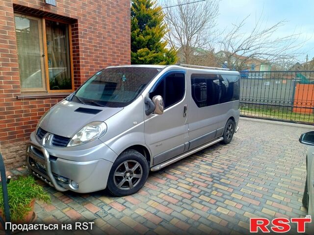 Серый Рено Трафик, объемом двигателя 2 л и пробегом 280 тыс. км за 8100 $, фото 1 на Automoto.ua