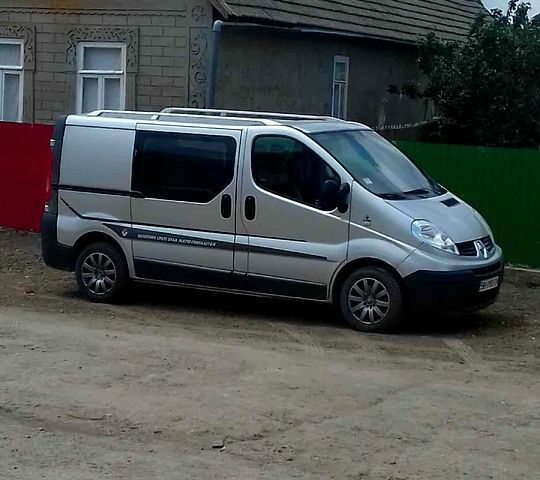 Серый Рено Трафик, объемом двигателя 2 л и пробегом 1750 тыс. км за 7600 $, фото 1 на Automoto.ua