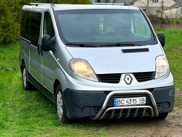 Серый Рено Трафик, объемом двигателя 2 л и пробегом 299 тыс. км за 9500 $, фото 1 на Automoto.ua