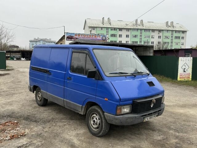 Синий Рено Трафик, объемом двигателя 2.1 л и пробегом 200 тыс. км за 850 $, фото 1 на Automoto.ua