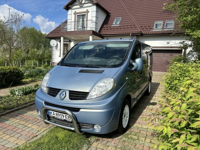 Синий Рено Трафик, объемом двигателя 2 л и пробегом 206 тыс. км за 10200 $, фото 1 на Automoto.ua