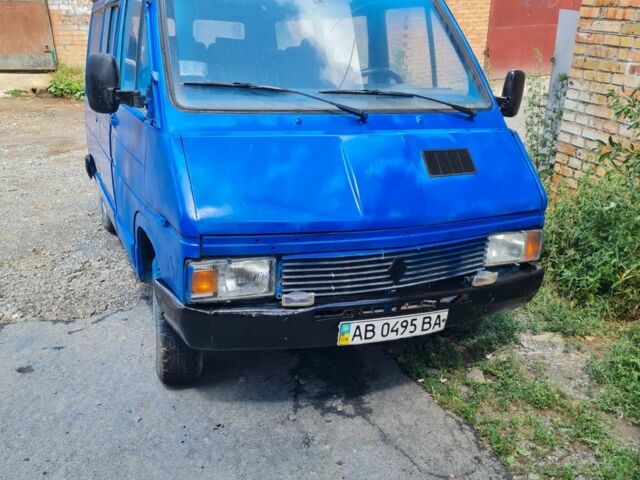 Синий Рено Трафик, объемом двигателя 1.4 л и пробегом 500 тыс. км за 950 $, фото 1 на Automoto.ua