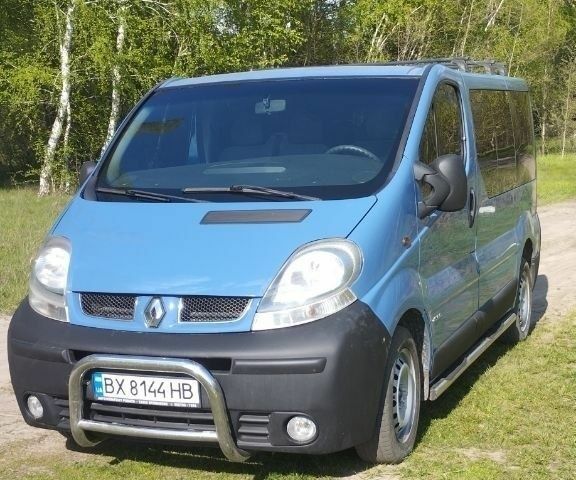 Синий Рено Трафик, объемом двигателя 1.9 л и пробегом 240 тыс. км за 6200 $, фото 1 на Automoto.ua