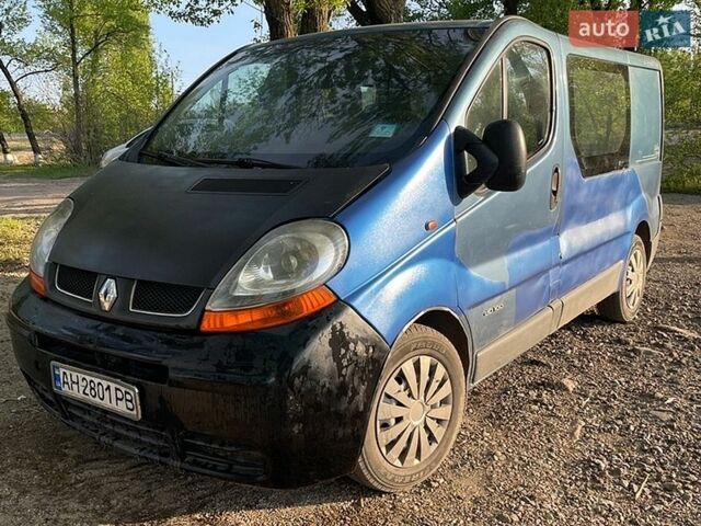 Синий Рено Трафик, объемом двигателя 1.9 л и пробегом 300 тыс. км за 6800 $, фото 1 на Automoto.ua