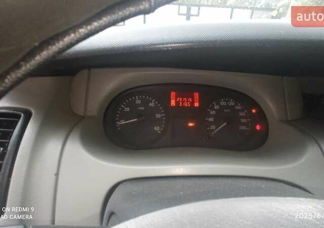 Синий Рено Трафик, объемом двигателя 1.9 л и пробегом 291 тыс. км за 8000 $, фото 1 на Automoto.ua