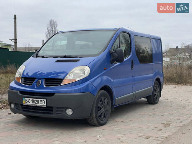 Синій Рено Трафік, об'ємом двигуна 2 л та пробігом 398 тис. км за 8000 $, фото 1 на Automoto.ua