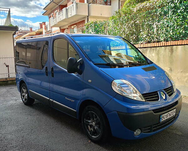 Синий Рено Трафик, объемом двигателя 2 л и пробегом 221 тыс. км за 10000 $, фото 1 на Automoto.ua