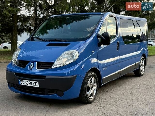 Синий Рено Трафик, объемом двигателя 2 л и пробегом 290 тыс. км за 9200 $, фото 1 на Automoto.ua