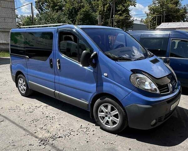 Синий Рено Трафик, объемом двигателя 2 л и пробегом 324 тыс. км за 12000 $, фото 1 на Automoto.ua