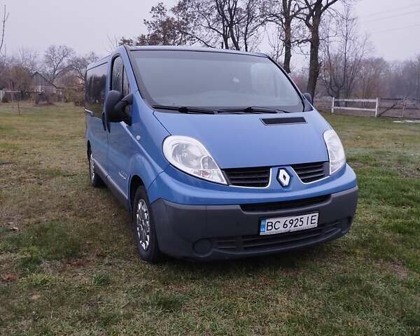Синий Рено Трафик, объемом двигателя 2.5 л и пробегом 327 тыс. км за 10300 $, фото 1 на Automoto.ua