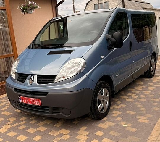 Синій Рено Трафік, об'ємом двигуна 2 л та пробігом 244 тис. км за 11500 $, фото 1 на Automoto.ua