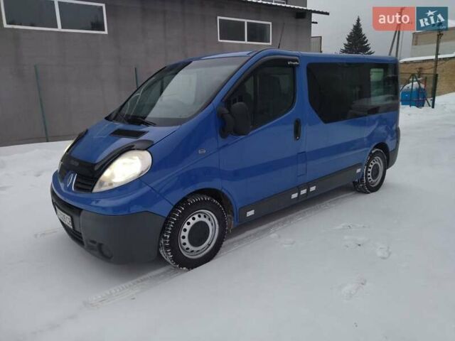 Синий Рено Трафик, объемом двигателя 2 л и пробегом 292 тыс. км за 10300 $, фото 1 на Automoto.ua