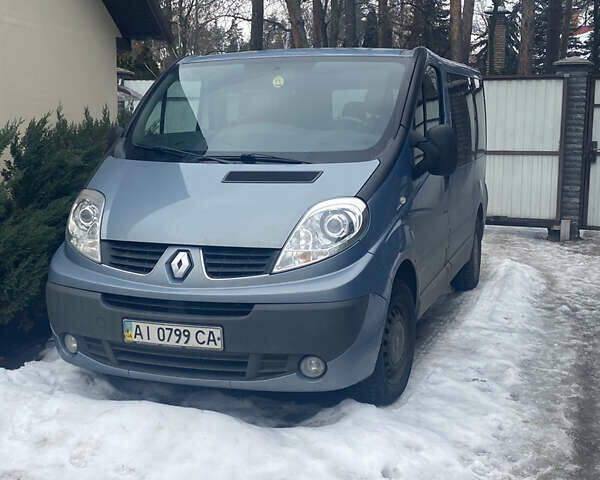 Синий Рено Трафик, объемом двигателя 2 л и пробегом 288 тыс. км за 15000 $, фото 1 на Automoto.ua