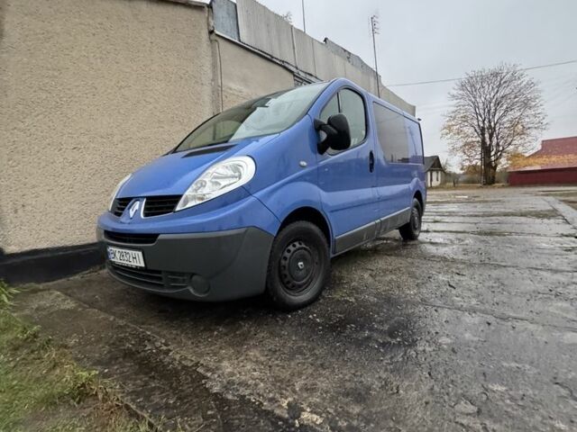 Синий Рено Трафик, объемом двигателя 2 л и пробегом 178 тыс. км за 10369 $, фото 1 на Automoto.ua