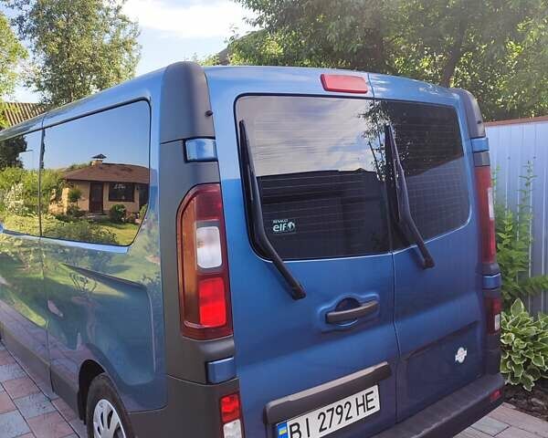 Синий Рено Трафик, объемом двигателя 1.6 л и пробегом 260 тыс. км за 17000 $, фото 1 на Automoto.ua