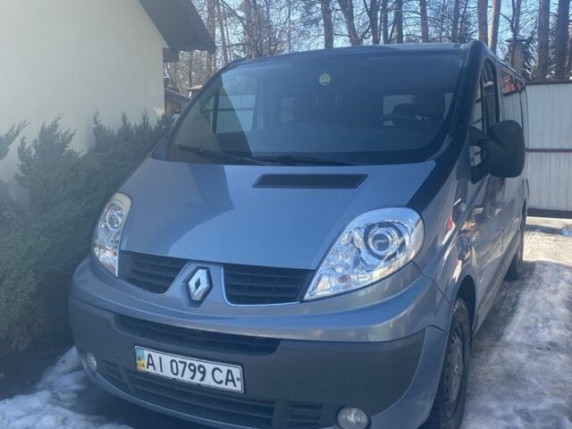 Синий Рено Трафик, объемом двигателя 2 л и пробегом 288 тыс. км за 15000 $, фото 1 на Automoto.ua