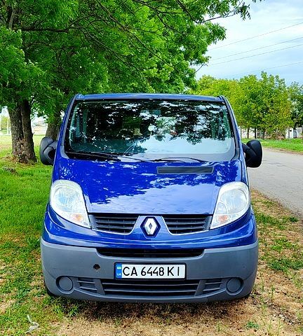 Синий Рено Трафик, объемом двигателя 2.5 л и пробегом 363 тыс. км за 8900 $, фото 1 на Automoto.ua