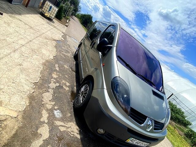 Зелений Рено Трафік, об'ємом двигуна 2 л та пробігом 250 тис. км за 8200 $, фото 1 на Automoto.ua