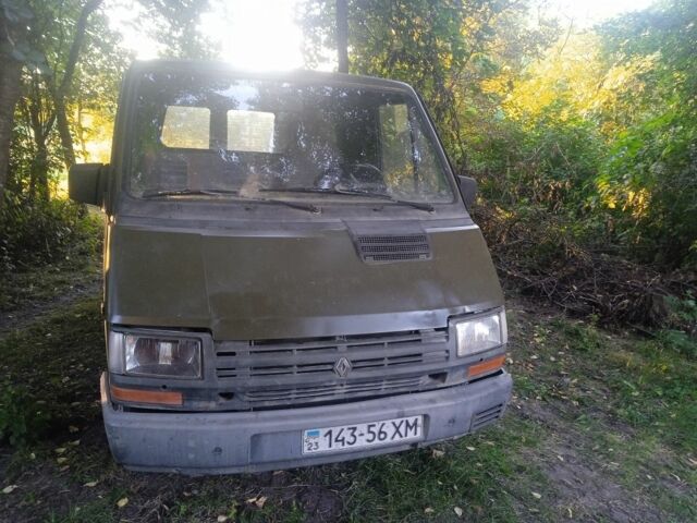 Зеленый Рено Трафик, объемом двигателя 2.1 л и пробегом 345 тыс. км за 1343 $, фото 1 на Automoto.ua