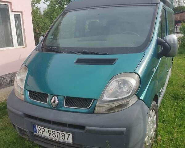 Зеленый Рено Трафик, объемом двигателя 2.5 л и пробегом 250 тыс. км за 3900 $, фото 1 на Automoto.ua