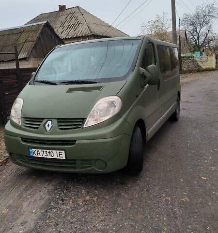 Рено Трафик 2006 в Павлограде на Automoto.ua Зеленый Рено Трафик, объемом двигателя 2 л и пробегом 346 тыс. км за 8000 $, фото 1 на Automoto.ua