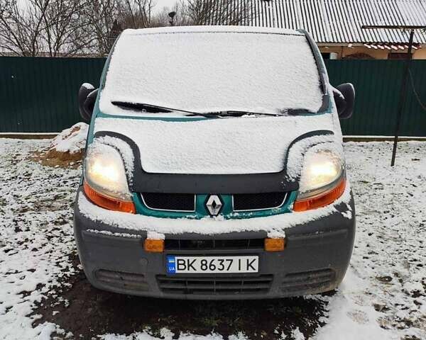 Зеленый Рено Трафик, объемом двигателя 1.9 л и пробегом 244 тыс. км за 7800 $, фото 1 на Automoto.ua