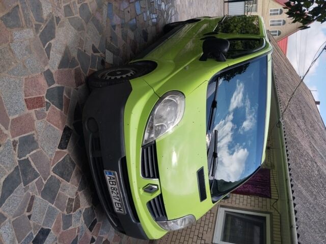 Зелений Рено Трафік, об'ємом двигуна 2 л та пробігом 400 тис. км за 8700 $, фото 1 на Automoto.ua