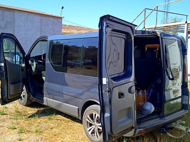 Зеленый Рено Трафик, объемом двигателя 2.5 л и пробегом 420 тыс. км за 7500 $, фото 1 на Automoto.ua