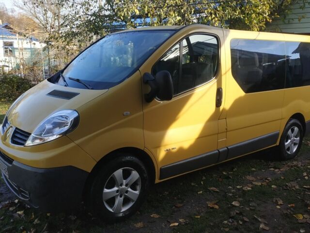 Помаранчевий Рено Трафік, об'ємом двигуна 2 л та пробігом 241 тис. км за 9000 $, фото 1 на Automoto.ua