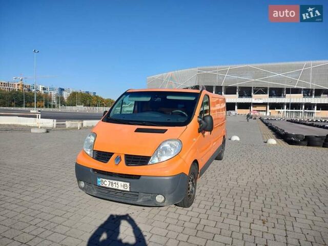 Оранжевый Рено Трафик, объемом двигателя 2 л и пробегом 155 тыс. км за 10499 $, фото 1 на Automoto.ua