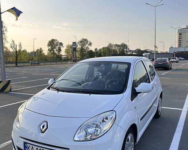 Белый Рено Твинго, объемом двигателя 1.2 л и пробегом 150 тыс. км за 5100 $, фото 1 на Automoto.ua