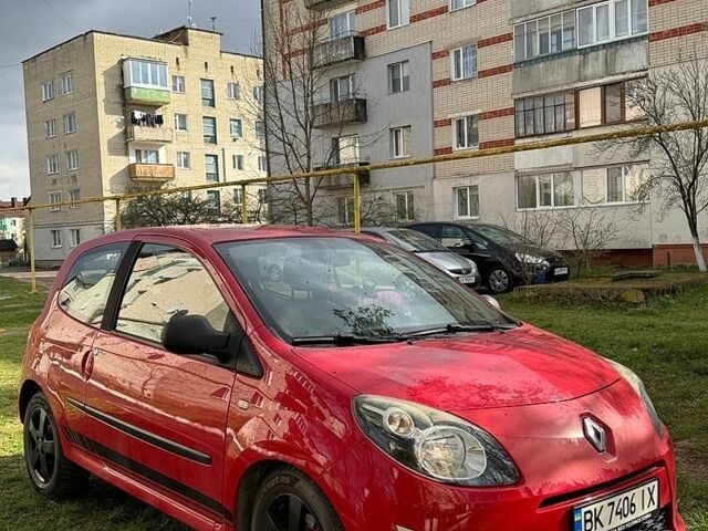 Красный Рено Твинго, объемом двигателя 1.2 л и пробегом 238 тыс. км за 4700 $, фото 1 на Automoto.ua